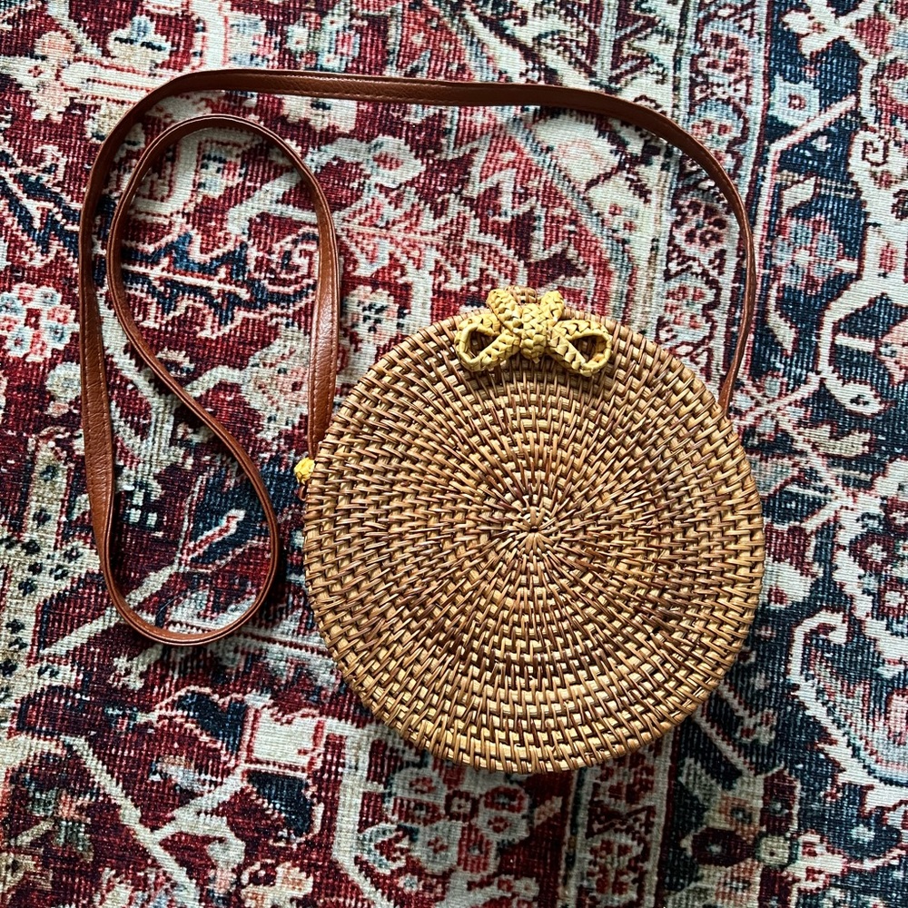 *****SOLD****** Round woven basket purse crossbody